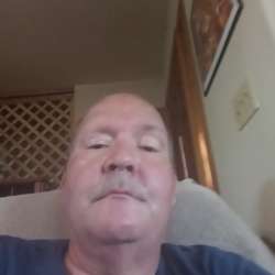 222charlie222's Chat & Dating Profile