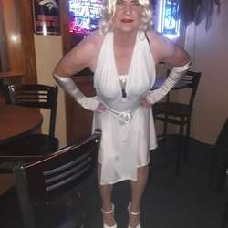 Carla3333's Chat & Dating Profile