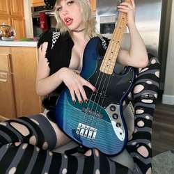 Knottylivy12's Chat & Dating Profile